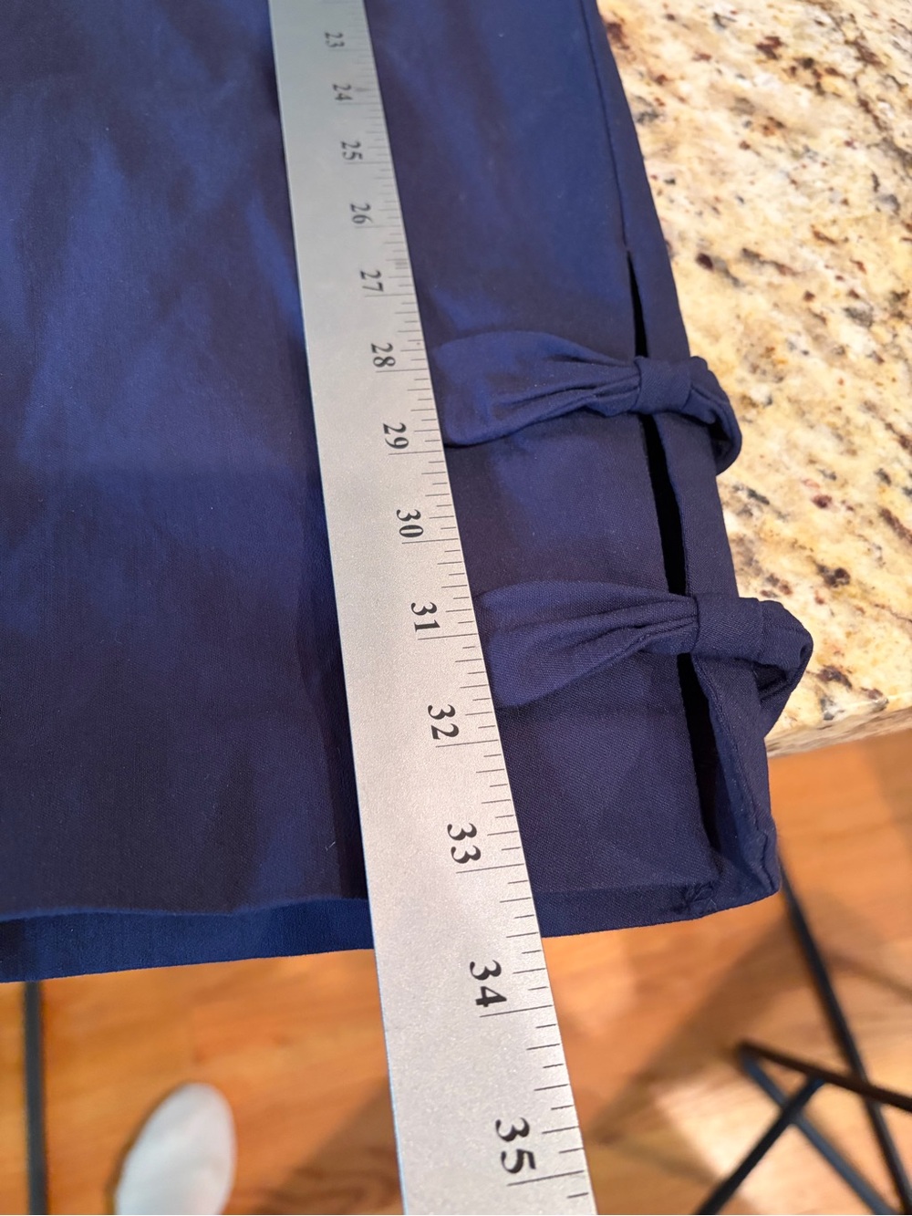 crown & ivy Navy Cropped Capri Leggings with Hem Bows - Picture 7 of 8